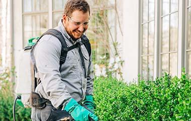 Professional pest control technician providing termite and rodent control services at a home in Tuscaloosa, Alabama, ensuring a pest-free property.